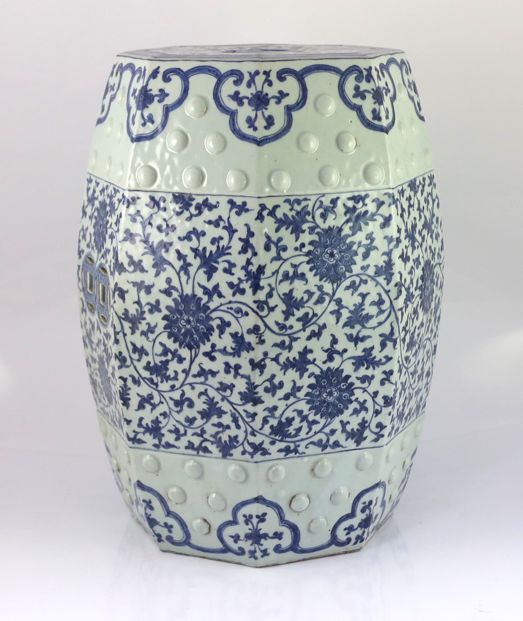 A Chinese blue and white octagonal garden seat, 18th/19th century